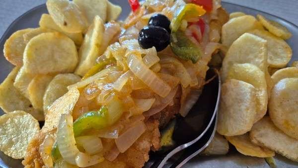 Bacalao estilo portugués con patatas.